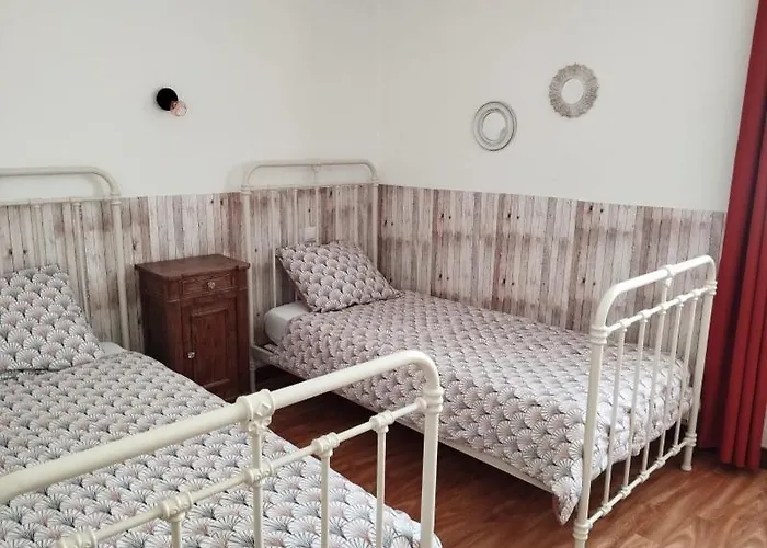 Casa de Férias Cheminee, Jardin Et Tranquillite Assuree *