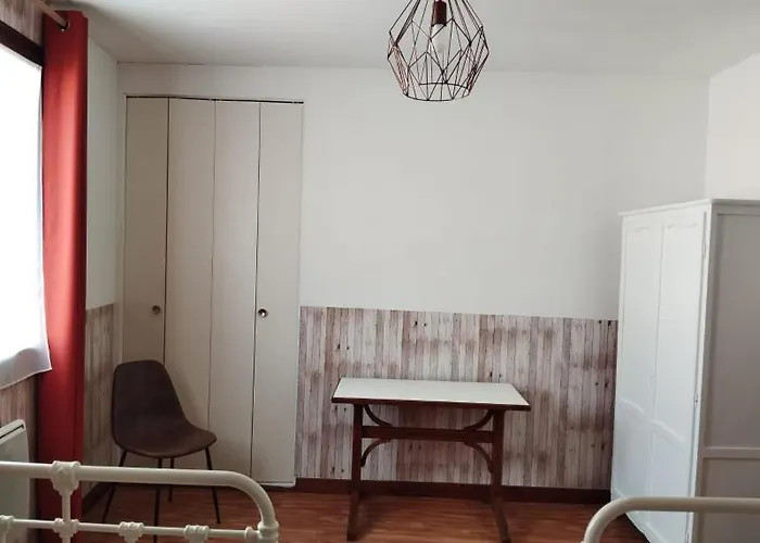 Cheminee, Jardin Et Tranquillite Assuree Casa de Férias