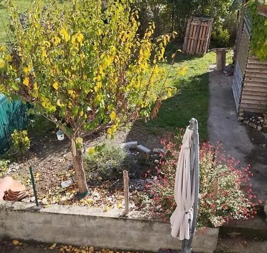 Casa de Férias Cheminee, Jardin Et Tranquillite Assuree