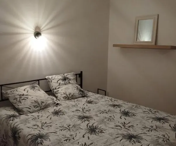 Cheminee, Jardin Et Tranquillite Assuree Casa de Férias